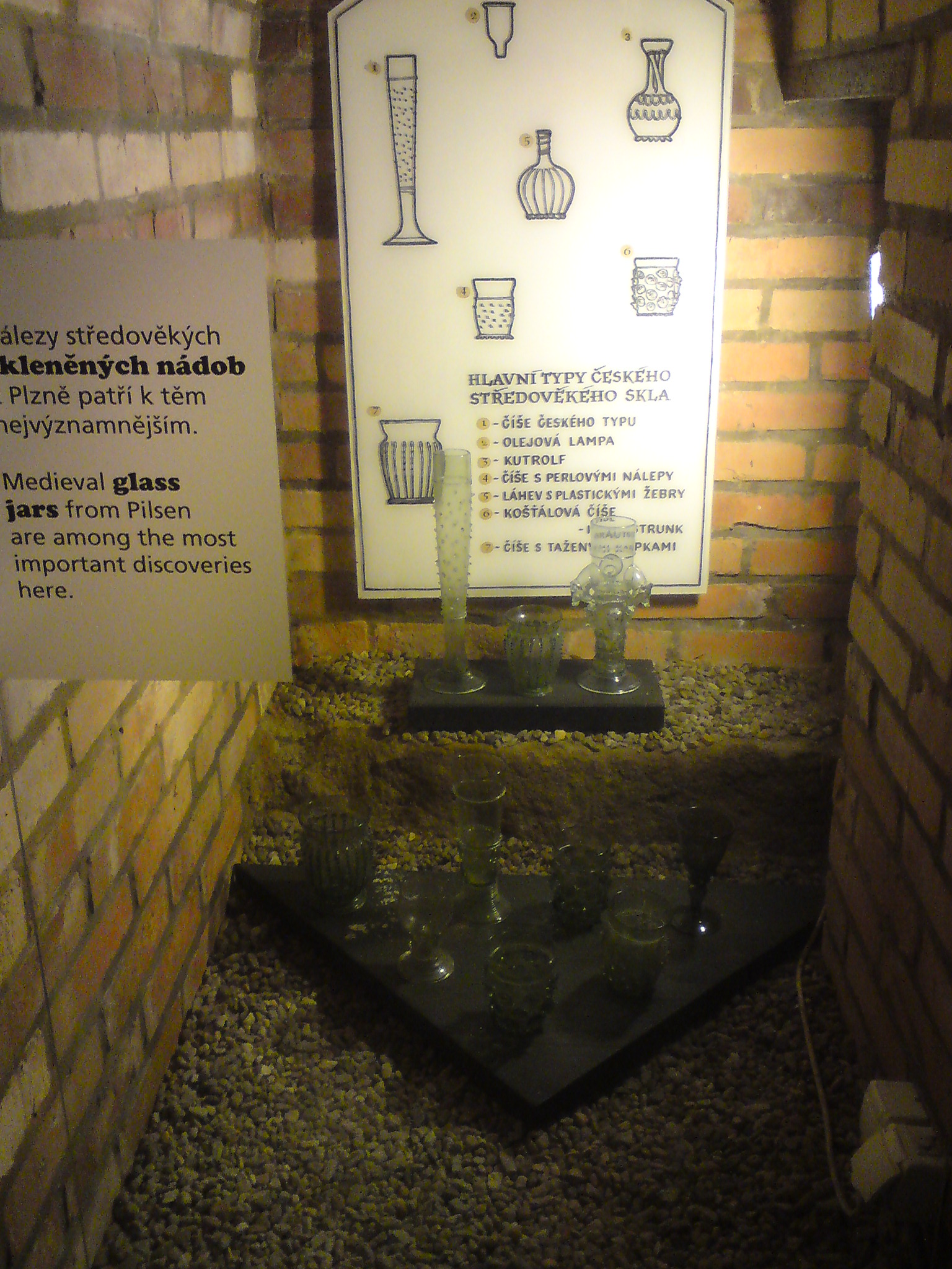 červen 102