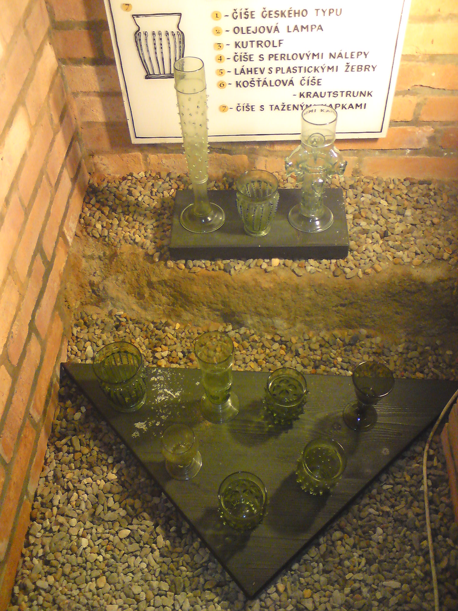 červen 103